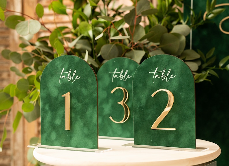 Luksusowe, zielone, aksamitne  – Table Number Gold recenzja i cena